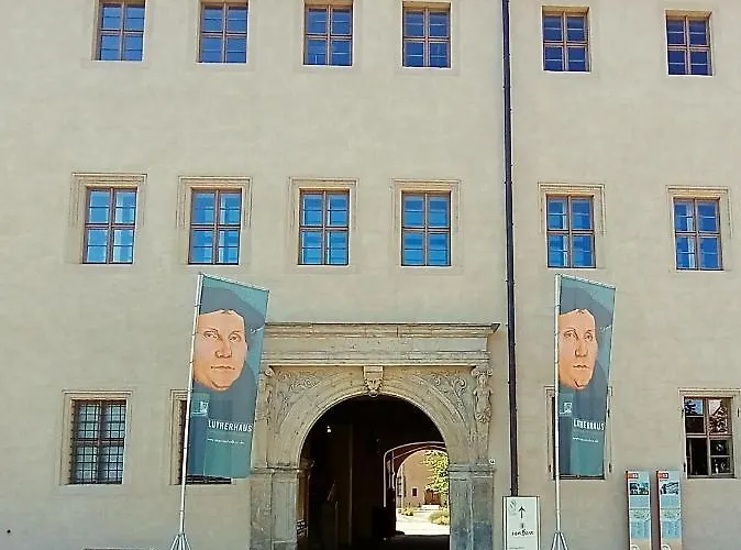 Turmblick-gaestequartier-coswig-hier-erwartet-sie-individueller-service-im-herzen-der-altstadt Lägenhet *